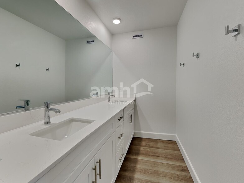 Building Photo - 9236 River Owl Ct