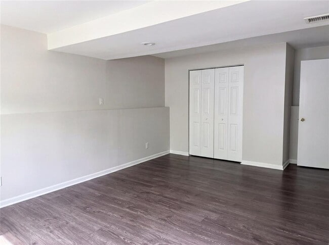 Building Photo - 10460 Willow View Cir