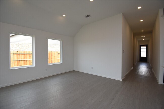 Building Photo - 6303 Golden Seaton Dr