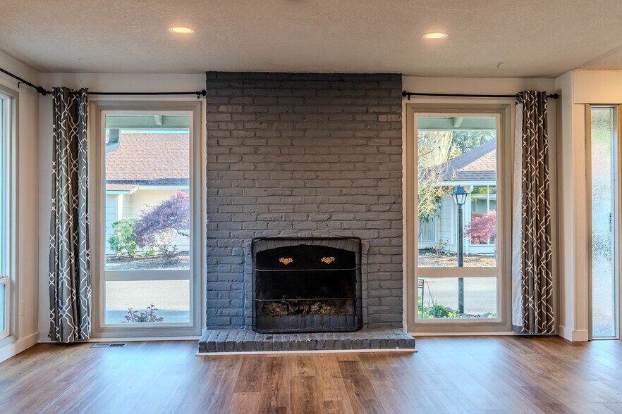 Building Photo - 14225 SW Rocklynn Pl