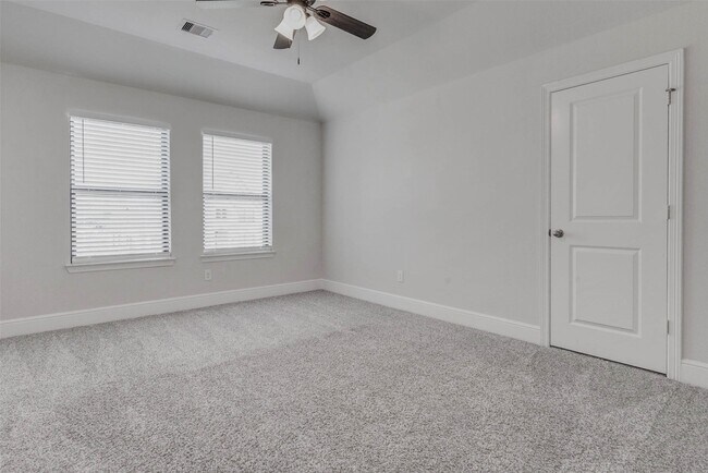 Building Photo - 30627 S Creek Way