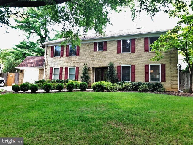 Building Photo - 10309 Bells Mill Terrace