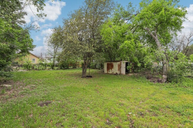 Building Photo - Beautifully Remodeled 3/1.5 Home in Historic Denver Heights with Modern Upgrades and a Park-Like ...