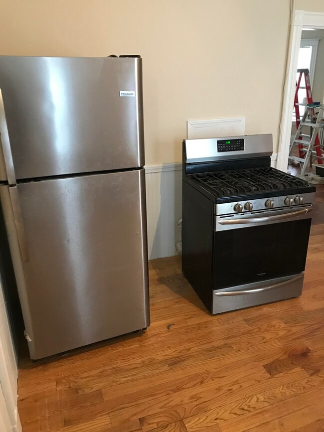 Building Photo - 18 Edison Green