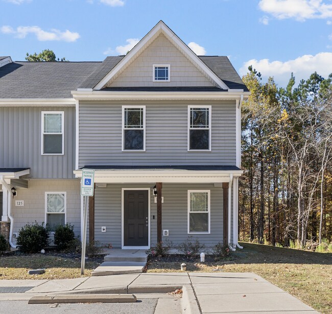 Building Photo - Charming 2-Bed Townhouse Retreat with 2.5 Baths in Clayton - 1212 Sq Ft of Comfort!