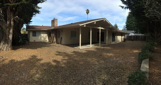Building Photo - Great 3 Bedroom 3 Bath House in Monterey Fishermans Flats Neighborhood