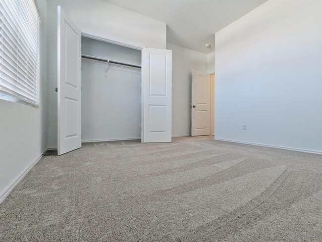 Building Photo - 158 Gresham
