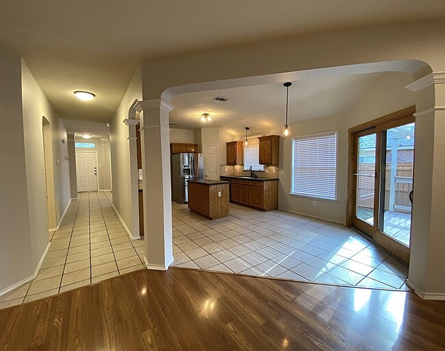 Building Photo - 102 Mission Dr