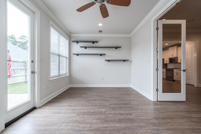 Building Photo - 718 Woods Dr