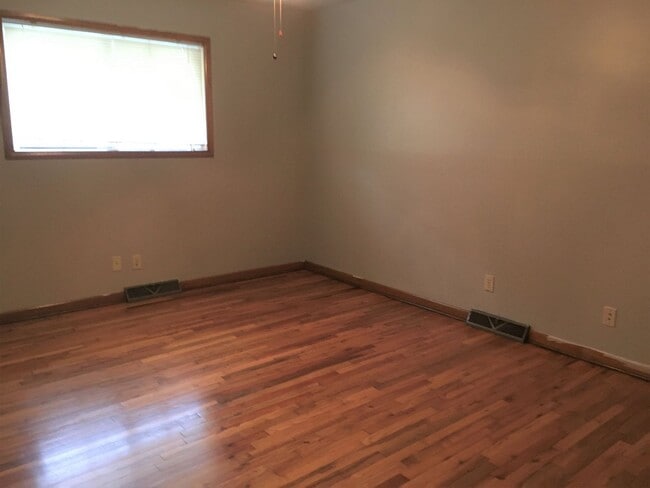 Building Photo - LEASING