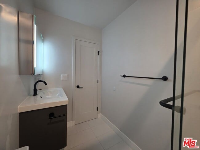 Building Photo - 3660 Watseka Ave