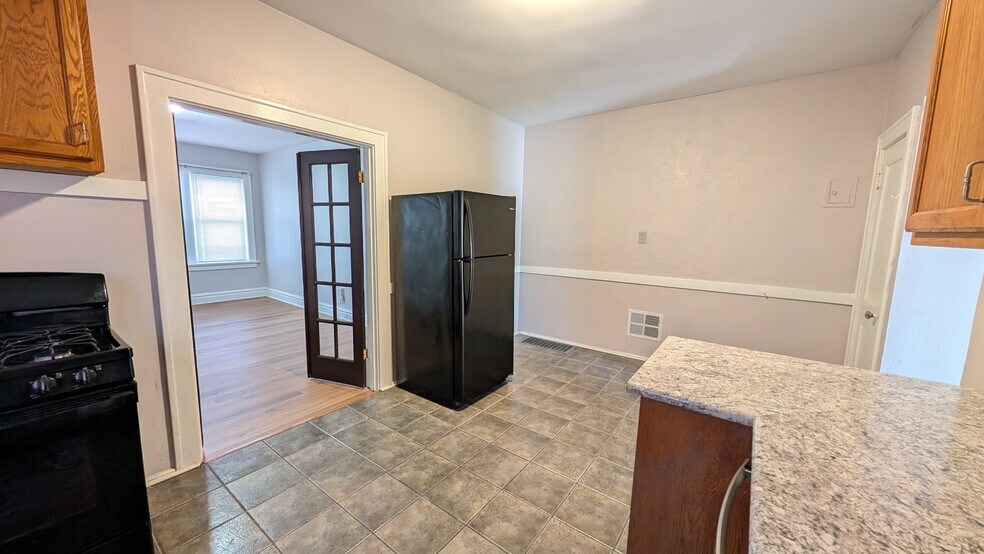 Building Photo - 5042 Mardel Ave