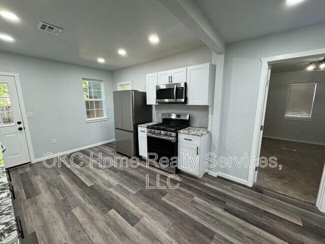 Building Photo - 510 E Perkins Ave