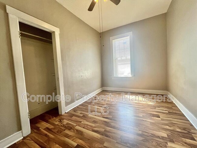 Building Photo - 326 E Washington St