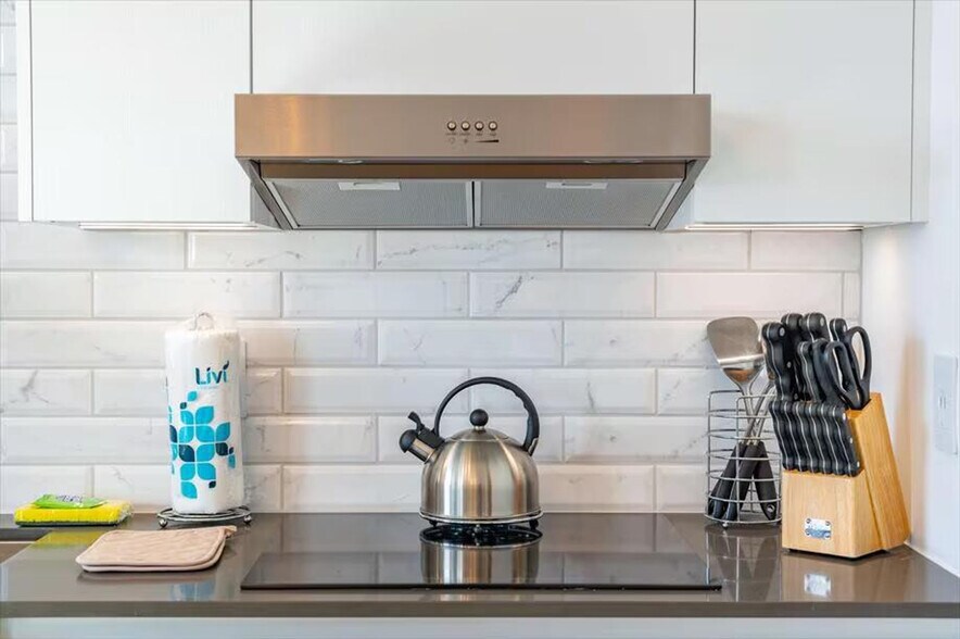 Building Photo - 460 NE 5th St