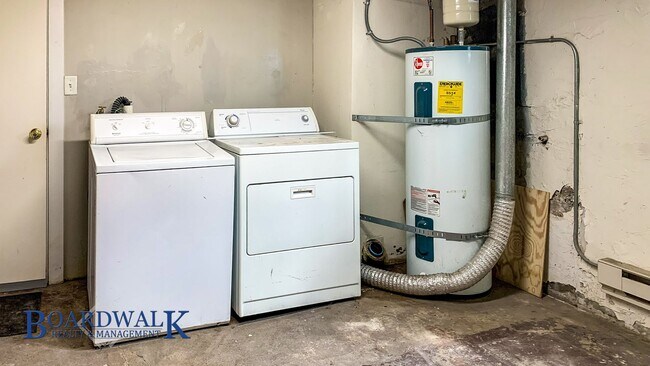 Building Photo - 228/230 S 300 W