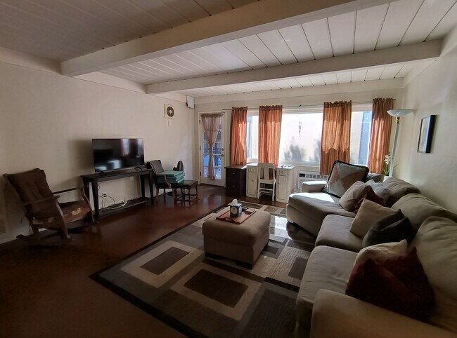 Building Photo - SHORT TERM RENTAL! Fully Furnished and Mov...
