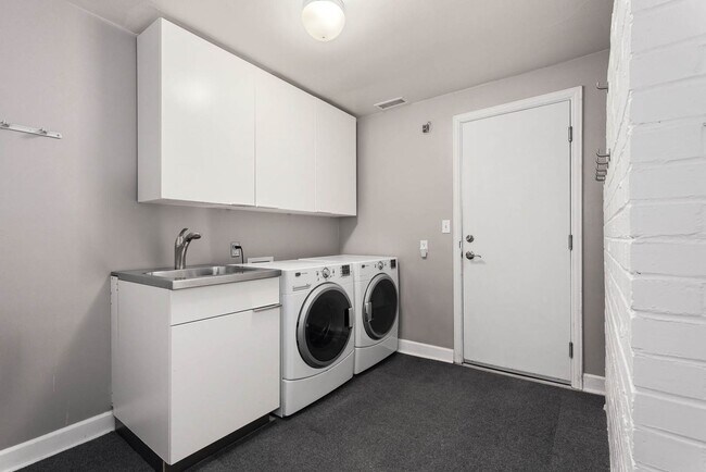 Building Photo - 11715 3rd Ave NW