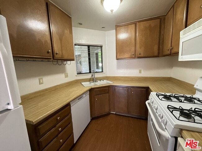 Building Photo - 9 Willowcrest Ln