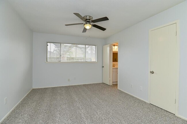 Building Photo - 11819 S Perry Ave