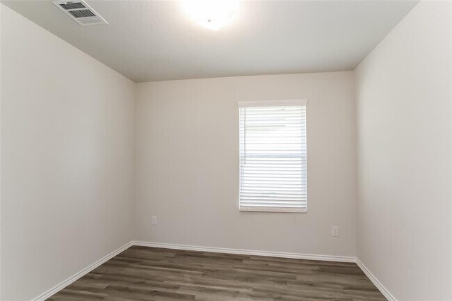 Building Photo - 25231 Sanitas Valley Dr