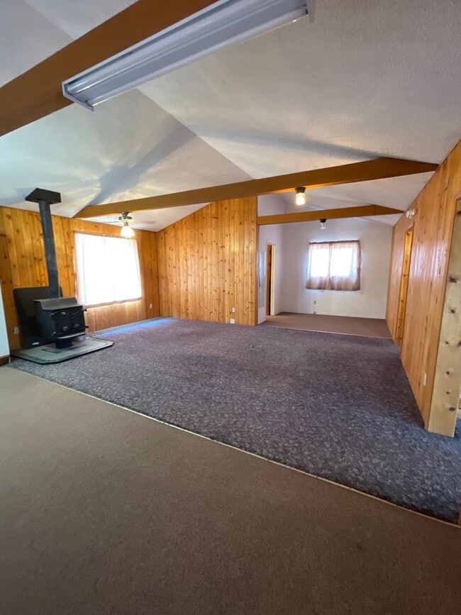 Building Photo - Country Living - 1 Bedroom / 1 Bath Home in Redmond