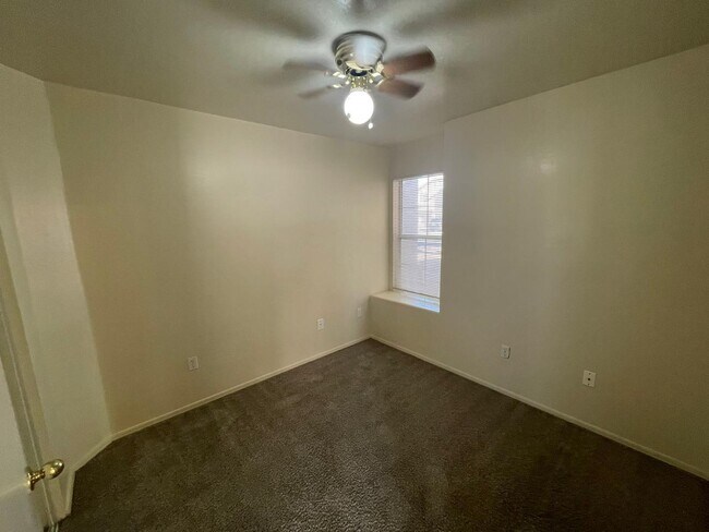 Building Photo - 837 E Glenmere Dr