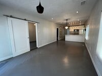 Building Photo - Gorgeous 3 bedroom 2 bedroom cottage near ...