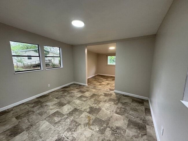 Building Photo - Must See Spacious 2 Bedroom 2.5 Bath Home ...