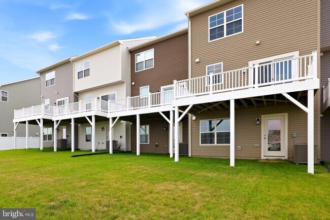 Building Photo - 417 Seeback Dr