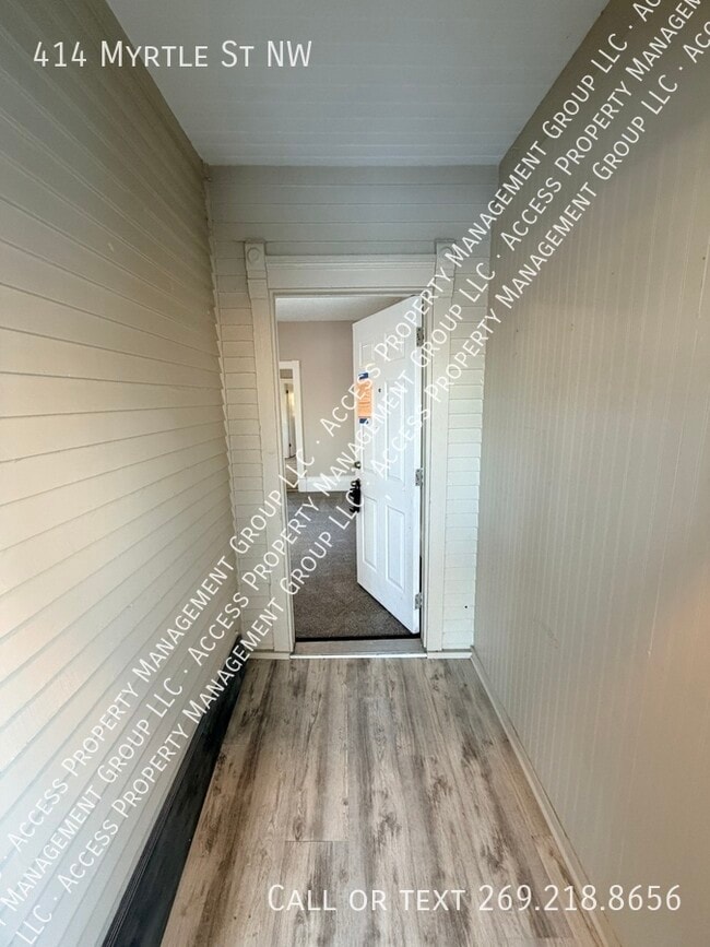 Building Photo - 414 Myrtle St NW