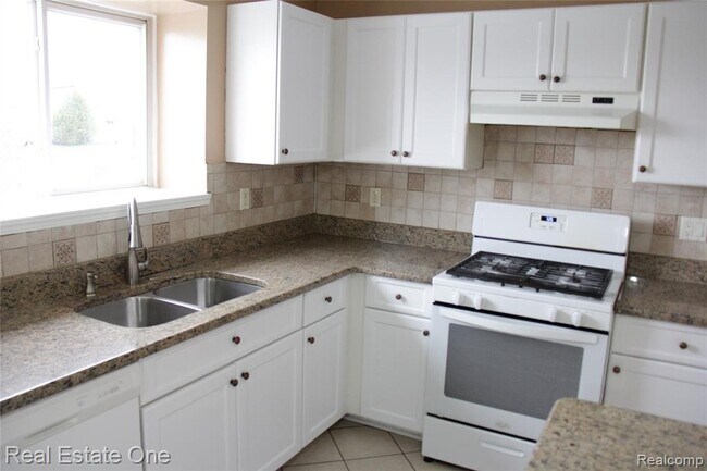 Building Photo - 40690 Bluesprings Ct