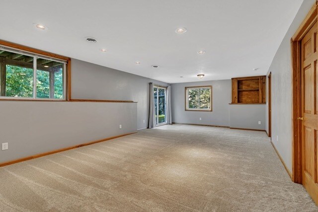Building Photo - 9641 Meadow Ln