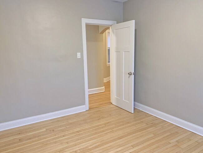 Building Photo - 1921 Grove Ave