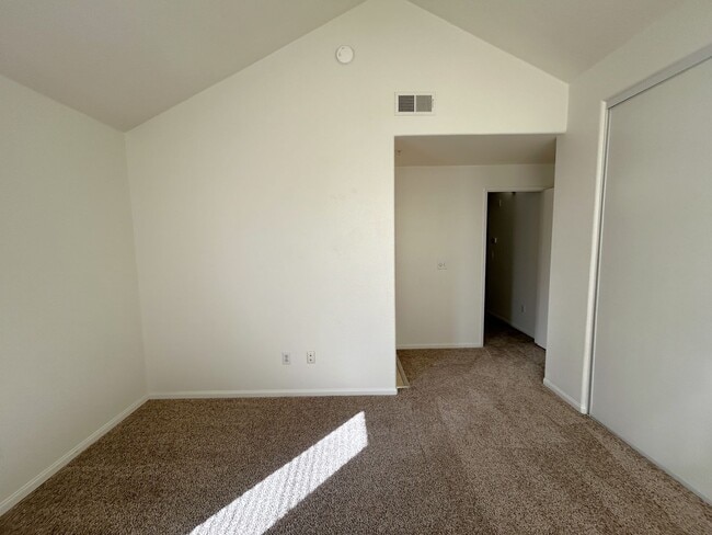 Building Photo - 13133 Le Parc Blvd