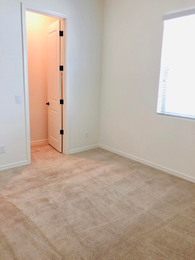 Building Photo - 9553 E Theia Dr