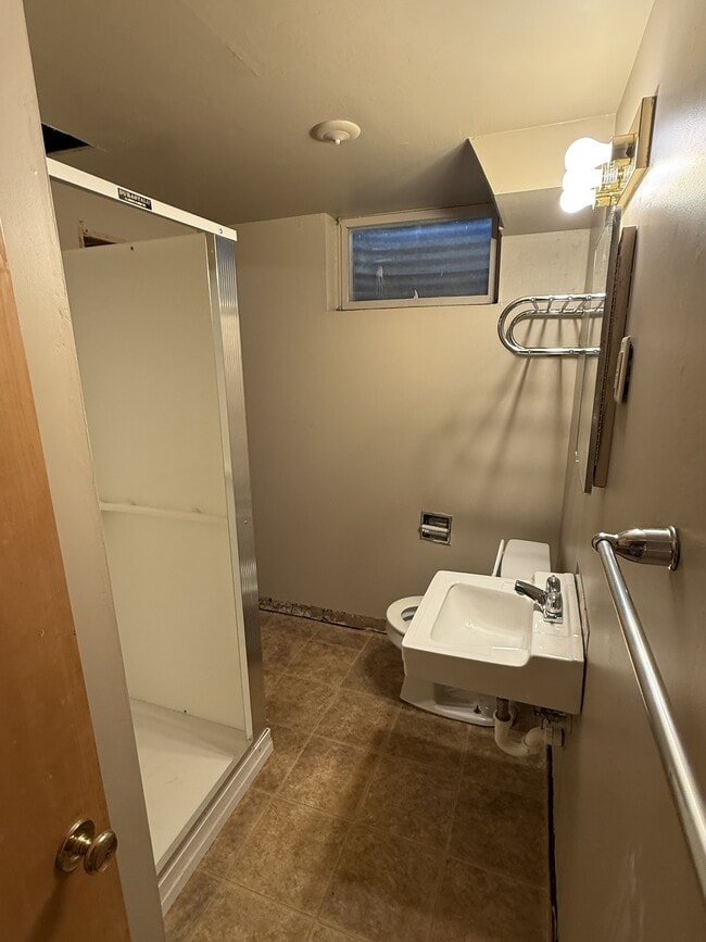 Building Photo - 951 Park Ave