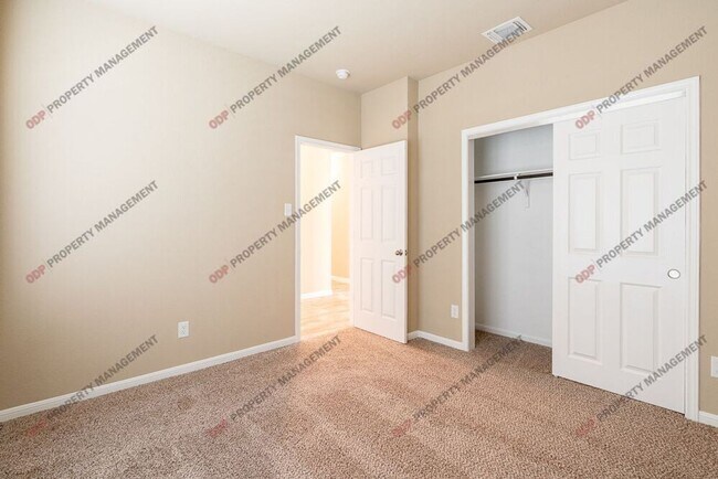 Building Photo - 2425 Bellmont