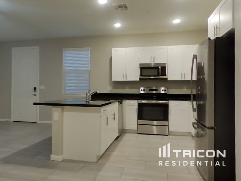 Building Photo - 12577 W Via Dona Rd