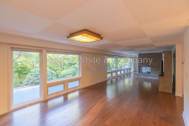 Building Photo - 16 Sunbrook Rd