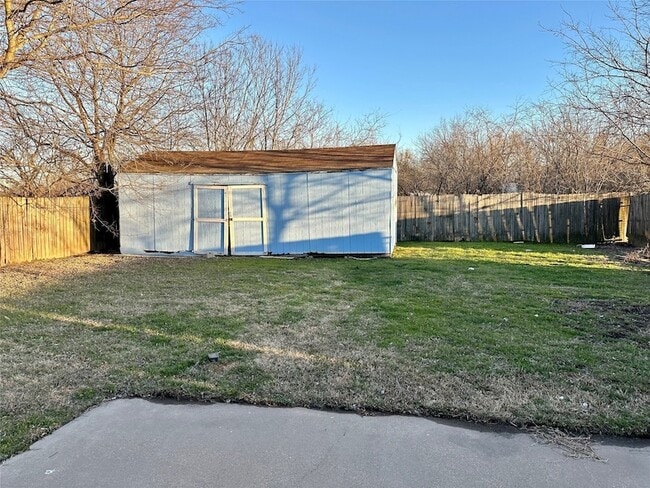 Building Photo - 2105 Melody Cir