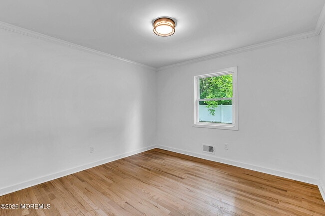 Building Photo - 20 Oak Hill Dr