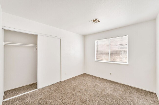 Building Photo - Comfort, Style & Single-Story Living in a Prime North Las Vegas Location!