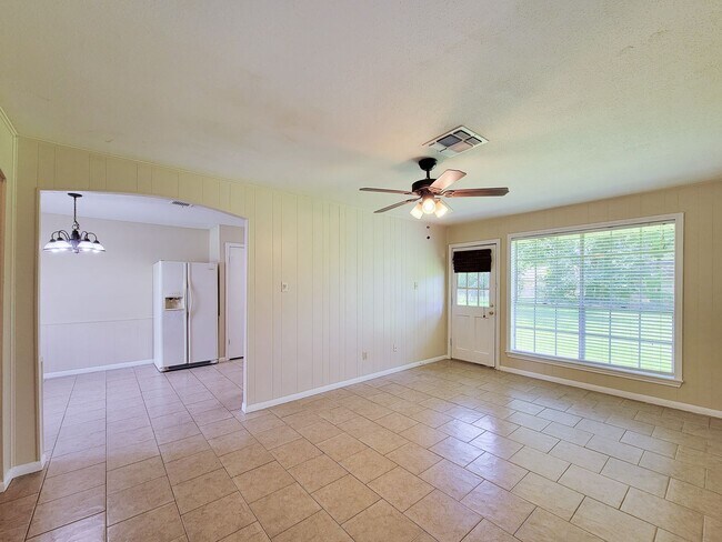 Building Photo - NICE 3 BEDROOM 2 BATH LEASE HOME IN SPRING...