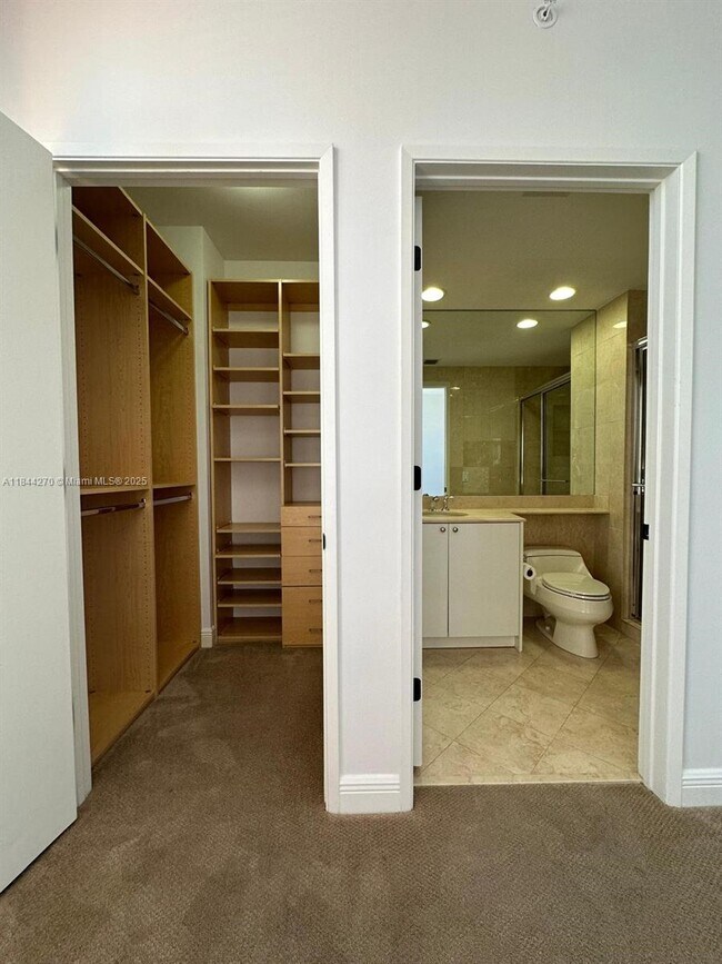 Building Photo - 785 Crandon Blvd