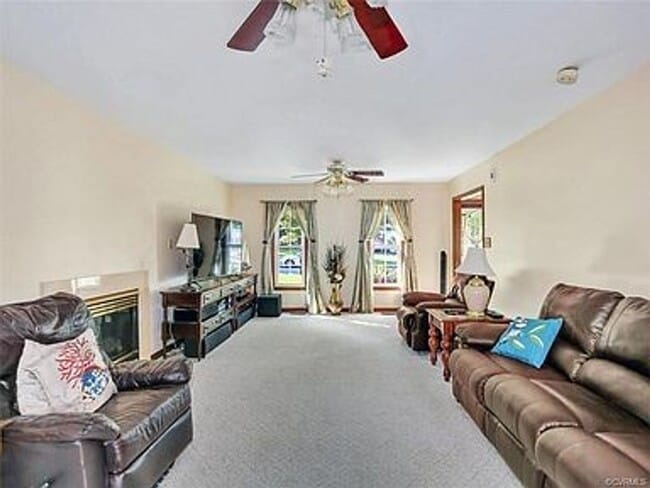 Building Photo - 3 Bed 2.5 bath Deer Run Subdivision-Chesterfield