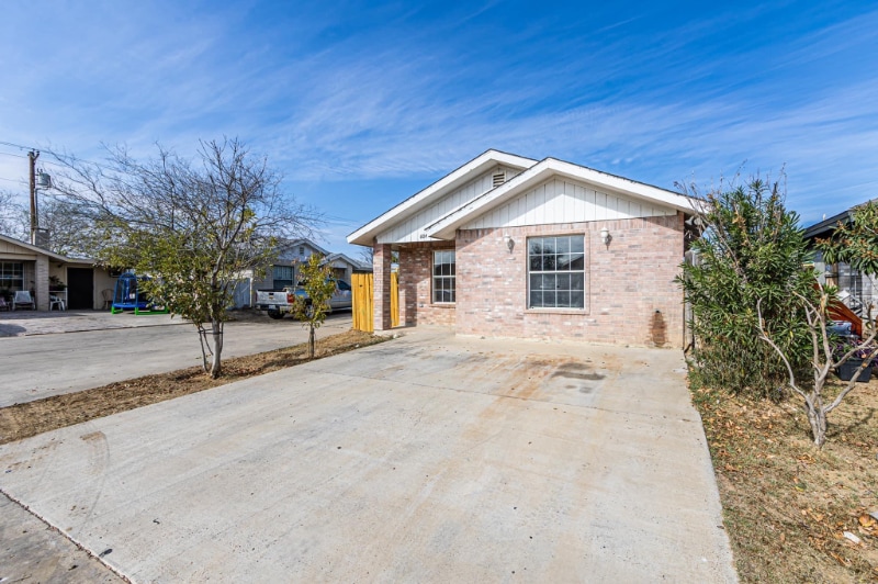 Building Photo - 604 Gage Loop