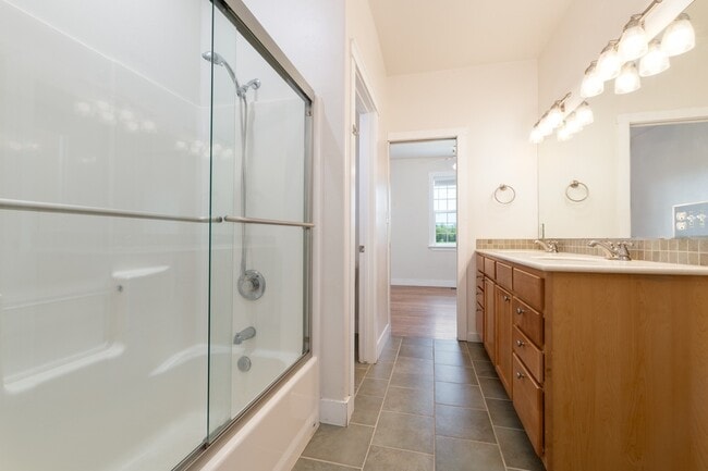 Building Photo - 2630 New Orchard Ct