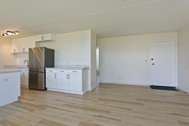 Building Photo - Nahoa Apartments 2 bedroom, 1 bathroom, 1 ...