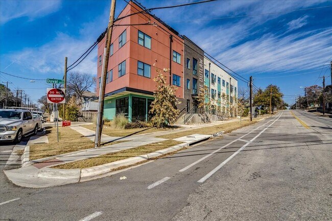 Building Photo - 3000 Duval St